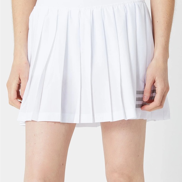 Excellent condition. Hardly worn. Size small - Picture 1 of 6